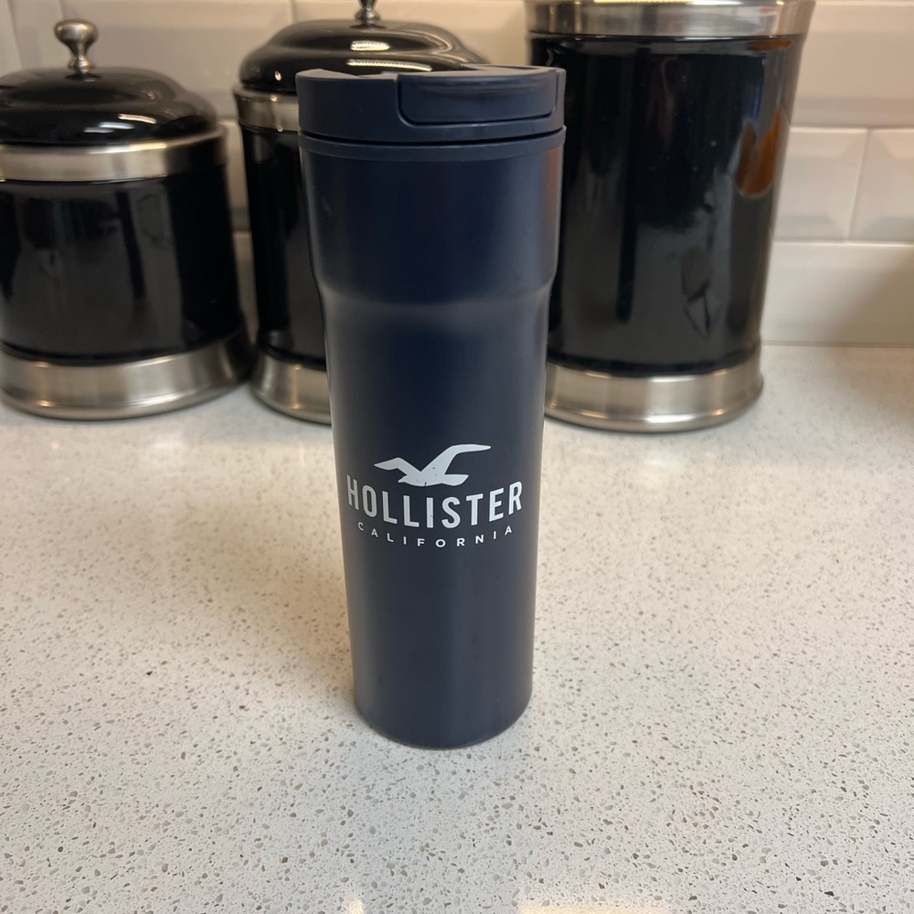 Hollister 16 Oz Navy Blue Travel Coffee Mug